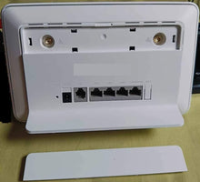 Cargar imagen en el visor de la galería, Huawei H151-370 5G CPE 5 SE WiFi 6 2 conectores SMA para antena externa