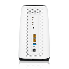 Cargar imagen en el visor de la galería, ZyXEL FWA510 Nebula 5G NR Router interior 2xRJ45 2.5G 1xUSB 3.0 4 puertos TS9 para antena externa